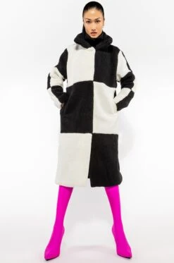 AZALEA WANG CHECK IT LONG TEDDY TRENCH -Oofos shop azalea wang check it long teddy trench black white 3 3