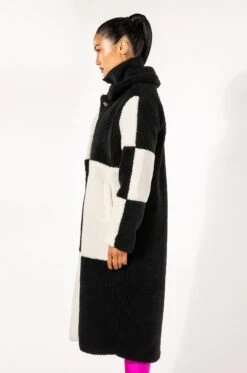 AZALEA WANG CHECK IT LONG TEDDY TRENCH -Oofos shop azalea wang check it long teddy trench black white 5 5