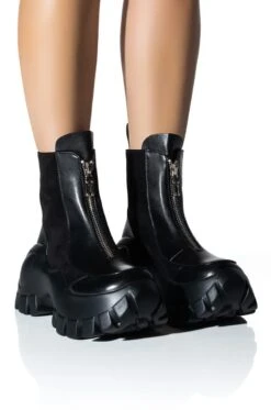 AZALEA WANG NORTH ZIP CHUNKY BOOT IN BLACK